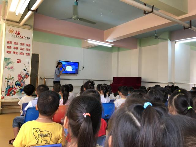 萬江交警走進勝利幼兒園開展交通安全宣傳活動