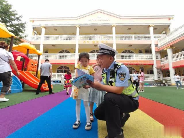 潼關交警走進幼兒園 上好“新學期交通安全第一課”