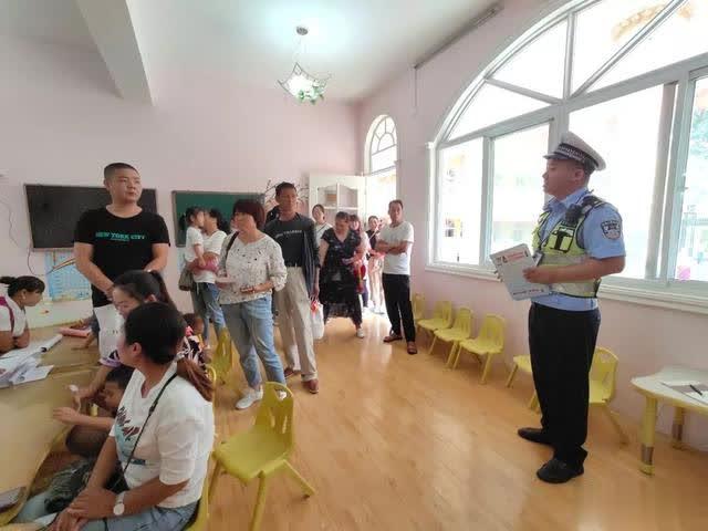 潼關交警走進幼兒園 上好“新學期交通安全第一課”