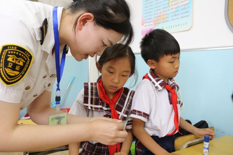 校車頻收感謝信，為這名照管員打“call”