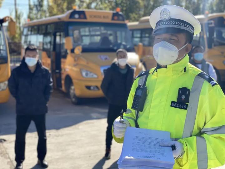 大慶交警：給校車“體檢” 擰緊校車“安全閥”