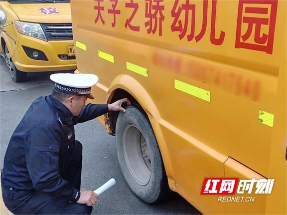 開學在即！古丈縣多部門聯(lián)合開展校車安全大檢查