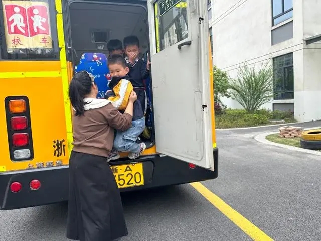 校車著火了可怎么辦？這家幼兒園進行了安全應急演練