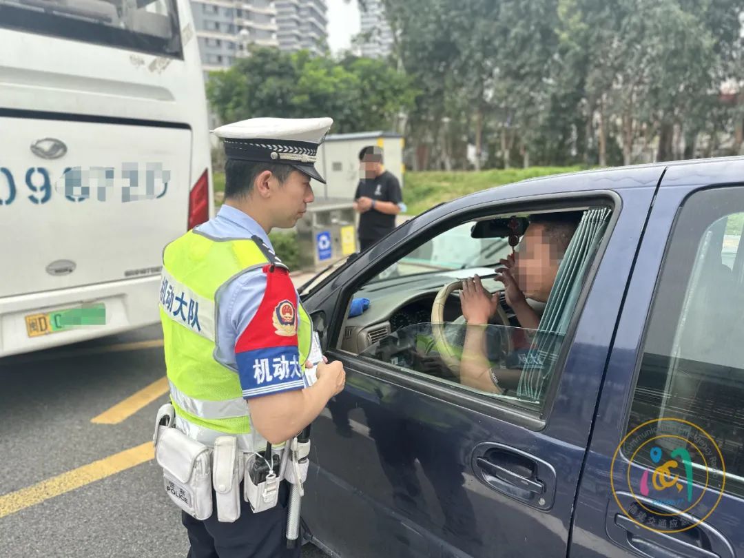 兩輛“黑校車”，被查！