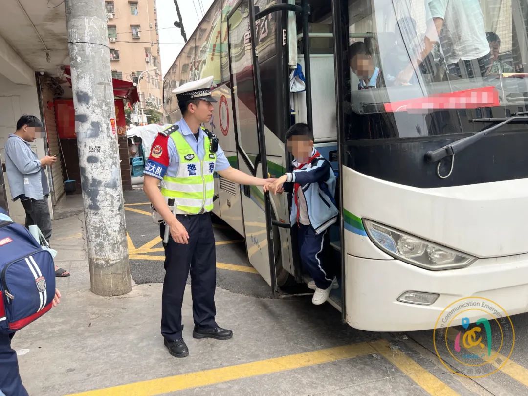 兩輛“黑校車”，被查！