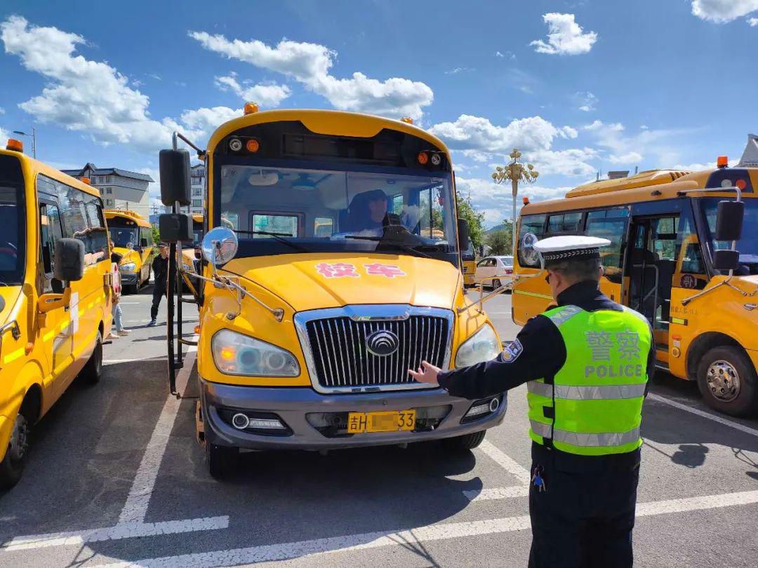 【工作動態】校車安全系萬家！龍井交警開展校車安全大檢查