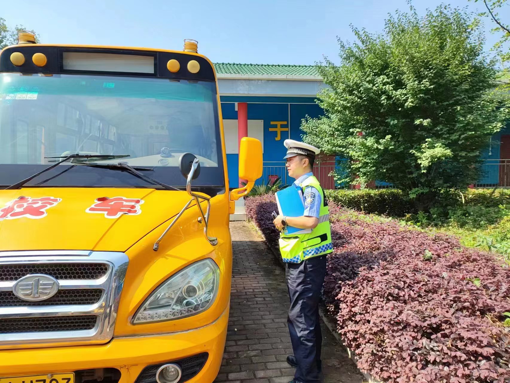 擰緊校車“安全閥”，護航平安上學路