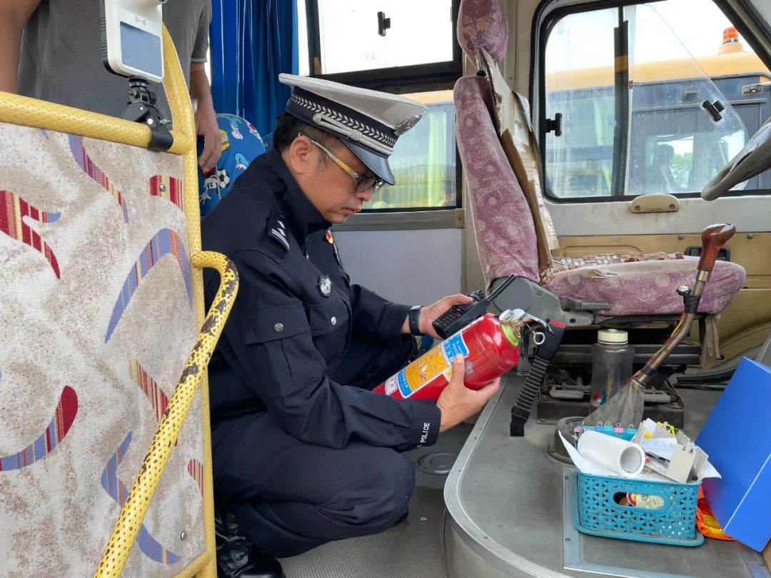 【平安岡州】校車安全“大體檢”，新會公安為新學期保駕護航！