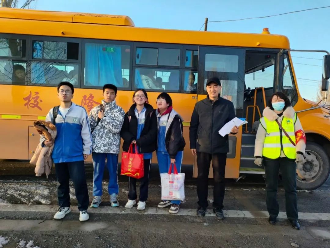 強化校車安全“大檢查” 擰緊校車出行“安全閥”—— 酒泉第五中學護航開學季