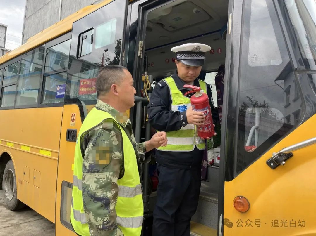 羅田縣城東幼兒園白廟河園區(qū)校車安全隱患排查