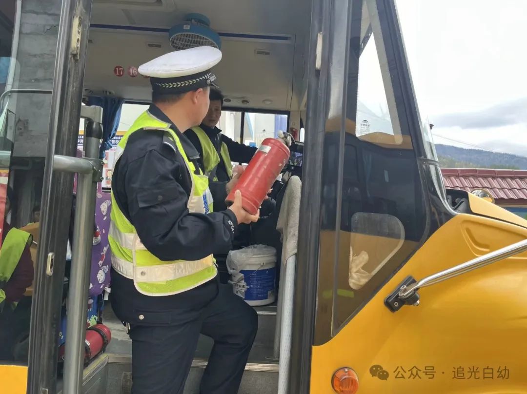 羅田縣城東幼兒園白廟河園區(qū)校車安全隱患排查