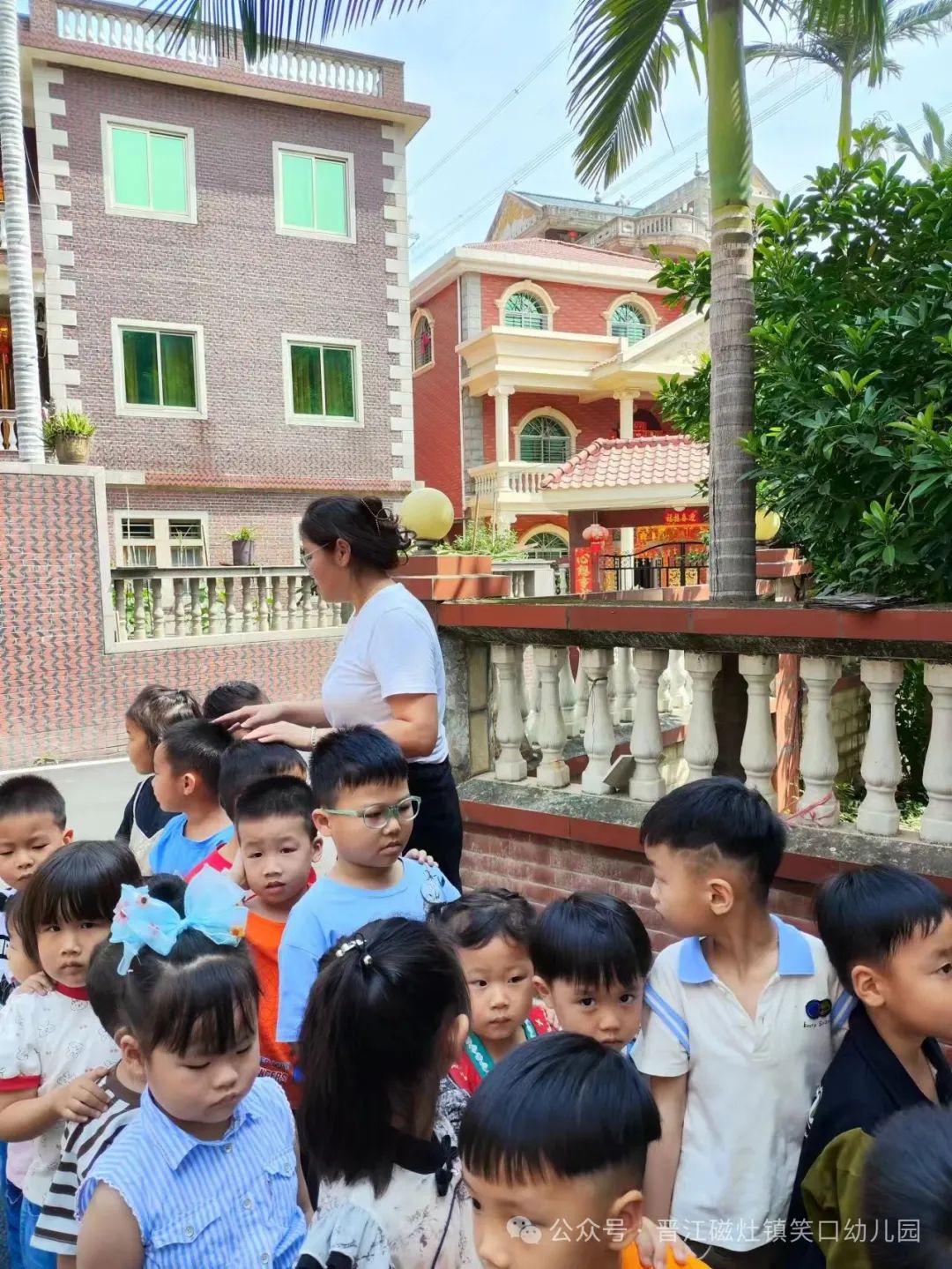 為愛護航，校車安全伴我行— —笑口幼兒園校車消防應急安全逃生演練