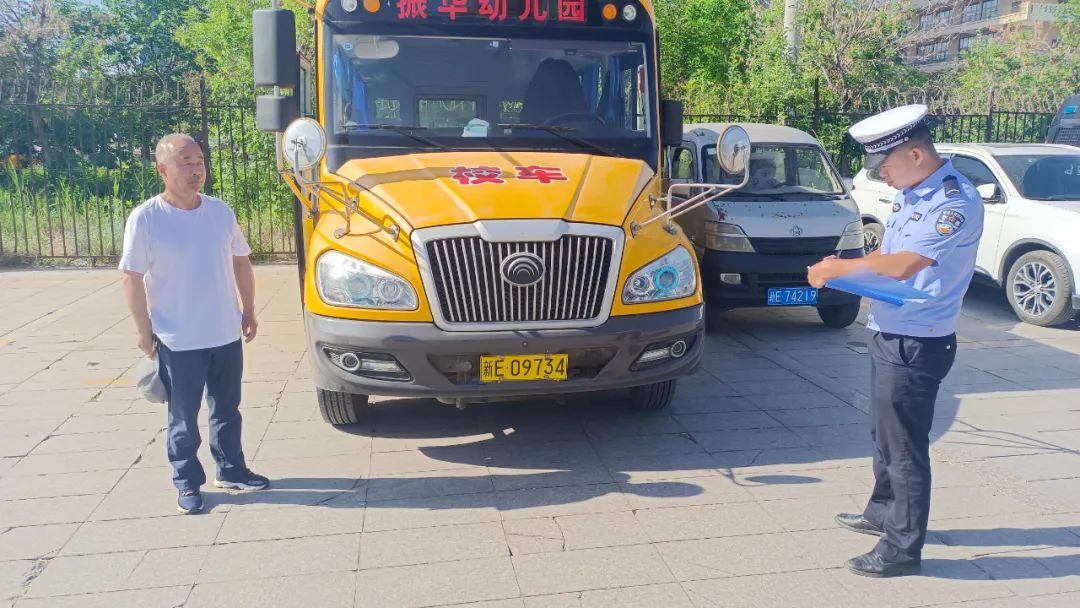 護航學子路，嚴查校車安全行——博樂公安交警持續開展校車安全大檢查