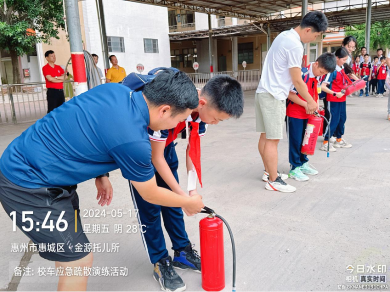 校車(chē)應(yīng)急演練 筑牢安全防線--惠州市惠城區(qū)金源學(xué)校2024年春季校車(chē)應(yīng)急逃生演練暨滅火器使用培訓(xùn)活動(dòng)