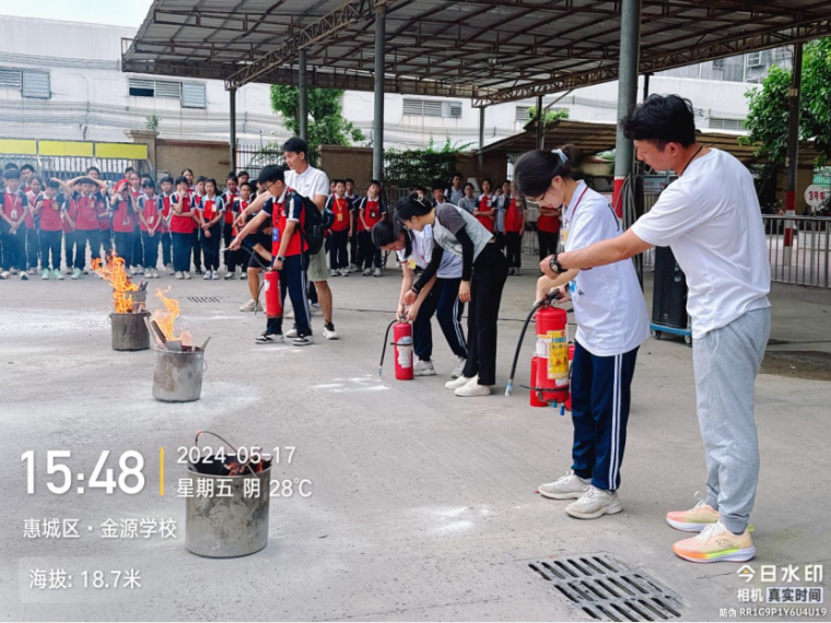 校車(chē)應(yīng)急演練 筑牢安全防線--惠州市惠城區(qū)金源學(xué)校2024年春季校車(chē)應(yīng)急逃生演練暨滅火器使用培訓(xùn)活動(dòng)