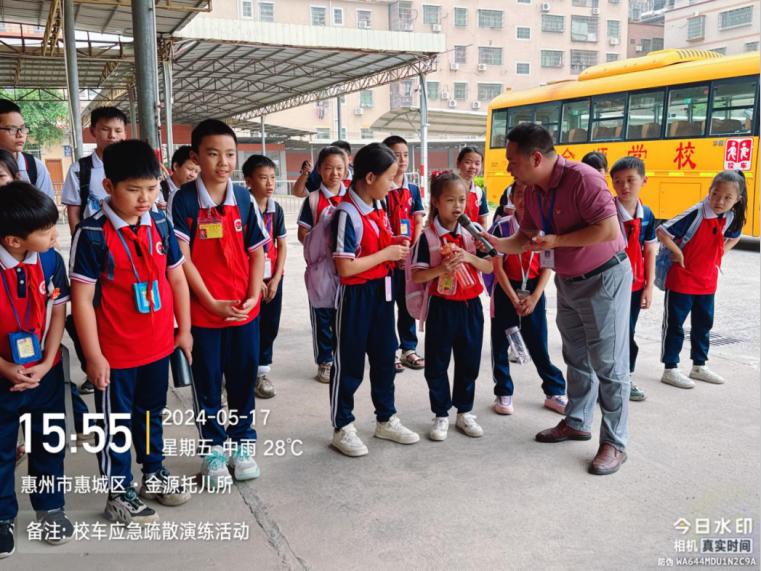 校車(chē)應(yīng)急演練 筑牢安全防線--惠州市惠城區(qū)金源學(xué)校2024年春季校車(chē)應(yīng)急逃生演練暨滅火器使用培訓(xùn)活動(dòng)