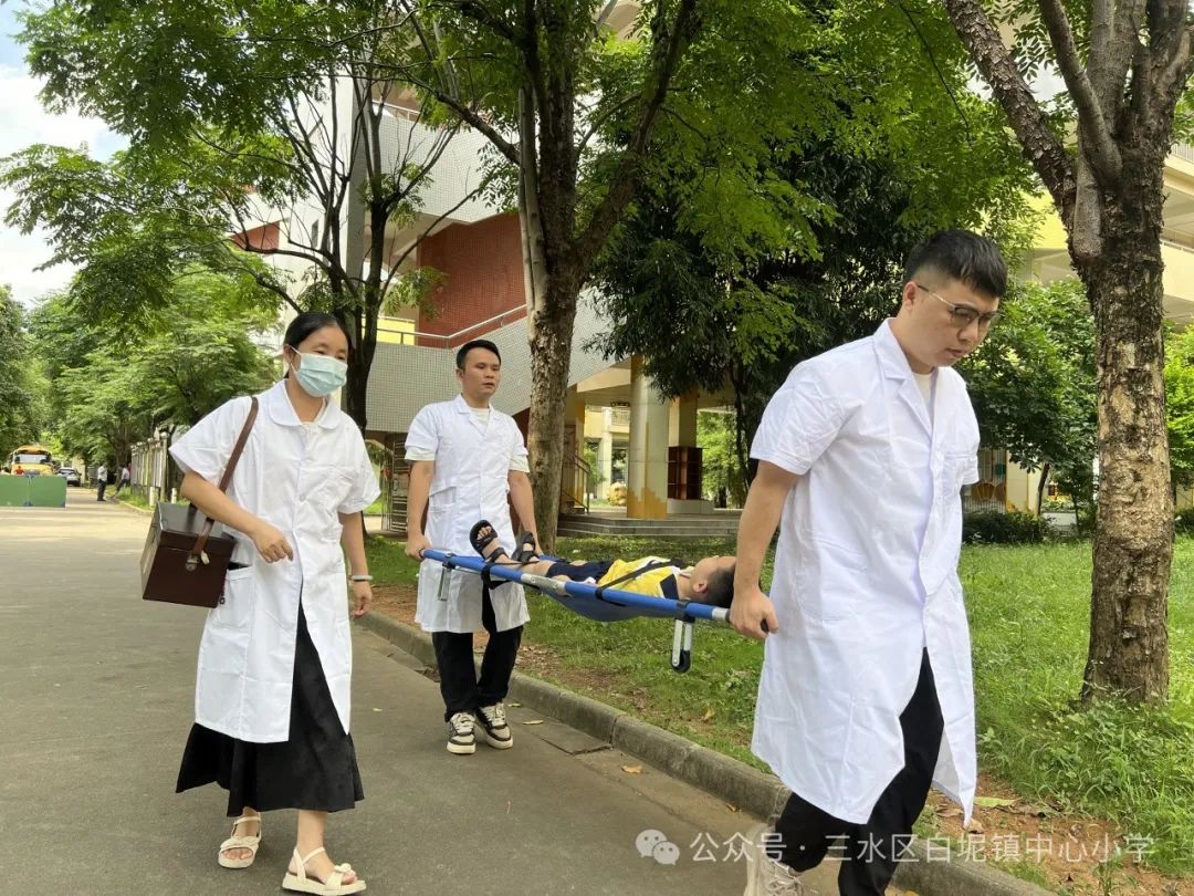 應急演練始于心，防范未然始于行——白坭鎮(zhèn)中心小學開展校車安全逃生及防暴演練活動