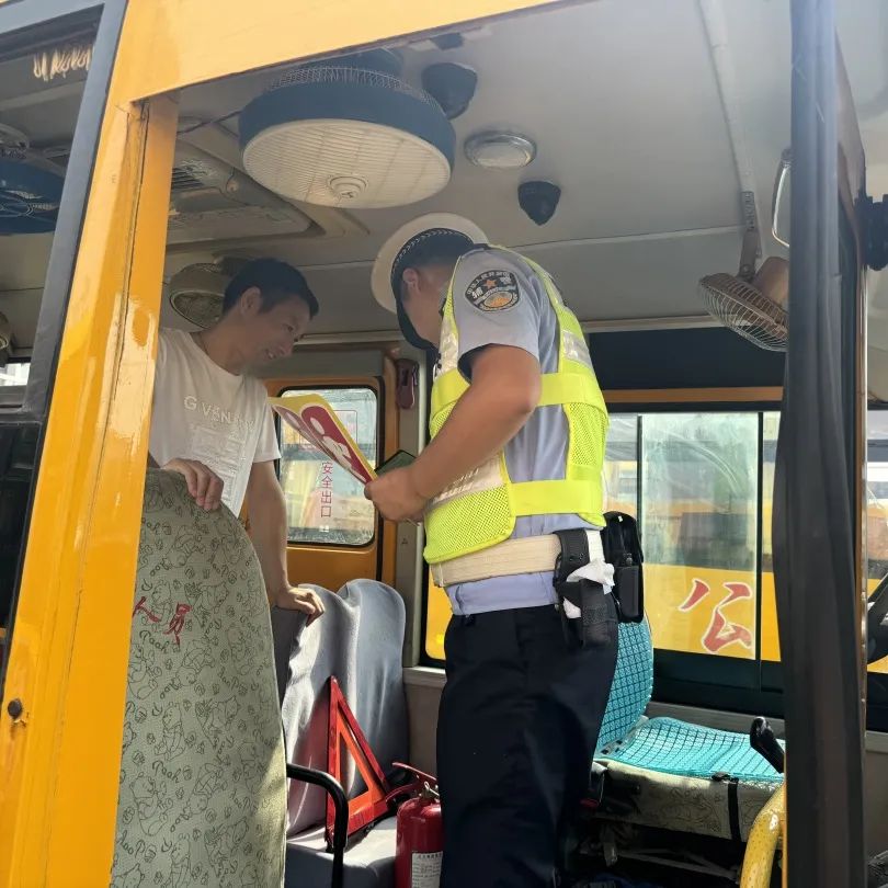 擰緊“安全閥”筑牢“平安路”——2024年秋季校車安全檢查活動