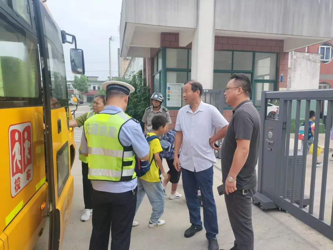 校車安全大檢查、擰緊“校車安全閥”