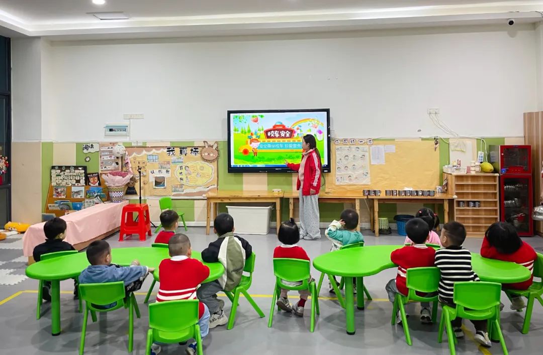 用心呵護(hù)，為愛護(hù)航——廣安市廣安區(qū)景上花幼兒園校車消防演練