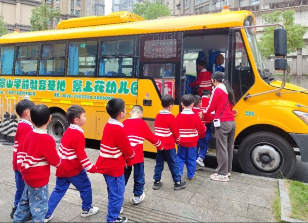 用心呵護(hù)，為愛護(hù)航——廣安市廣安區(qū)景上花幼兒園校車消防演練