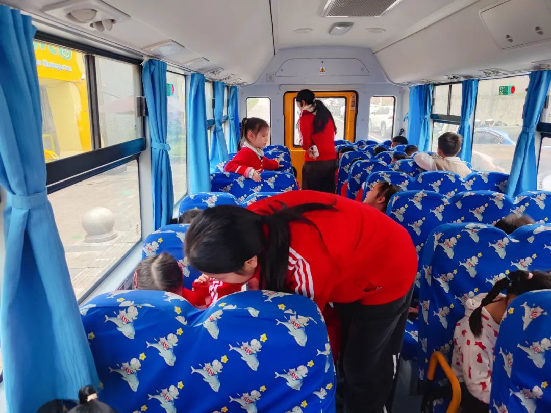 用心呵護(hù)，為愛護(hù)航——廣安市廣安區(qū)景上花幼兒園校車消防演練