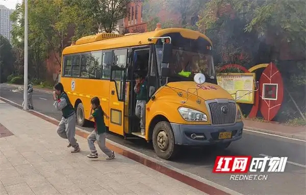 永州市冷水灘區(qū)富強小學(xué)2024年秋季校車管理工作紀實