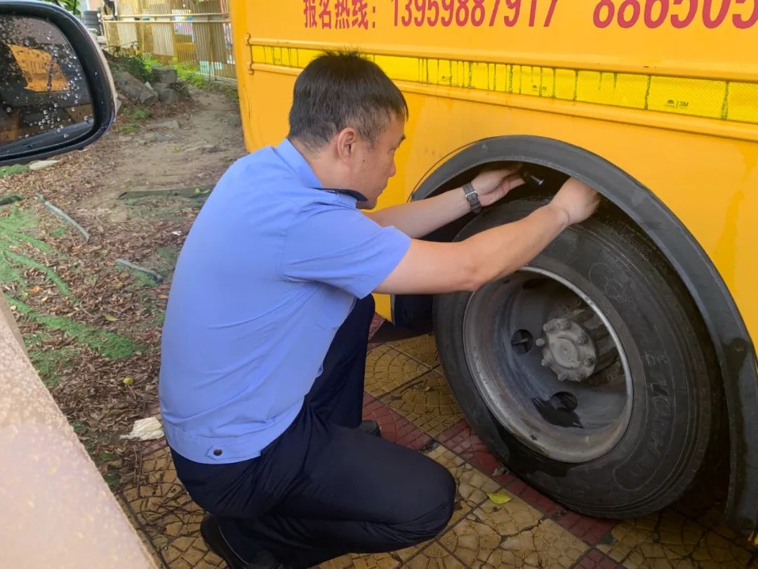 【平安校園】嚴把校車“安全關”——石獅市英才幼兒園迎接校車安全檢查 【平安校園】嚴把校車“安全關”——石獅市英才幼兒園迎接校車安全檢查