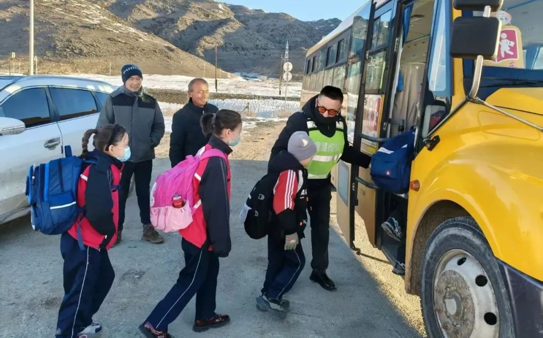 【蒲公綠色課堂·安全】--沖乎爾鎮寄宿制中護航成長校車安全