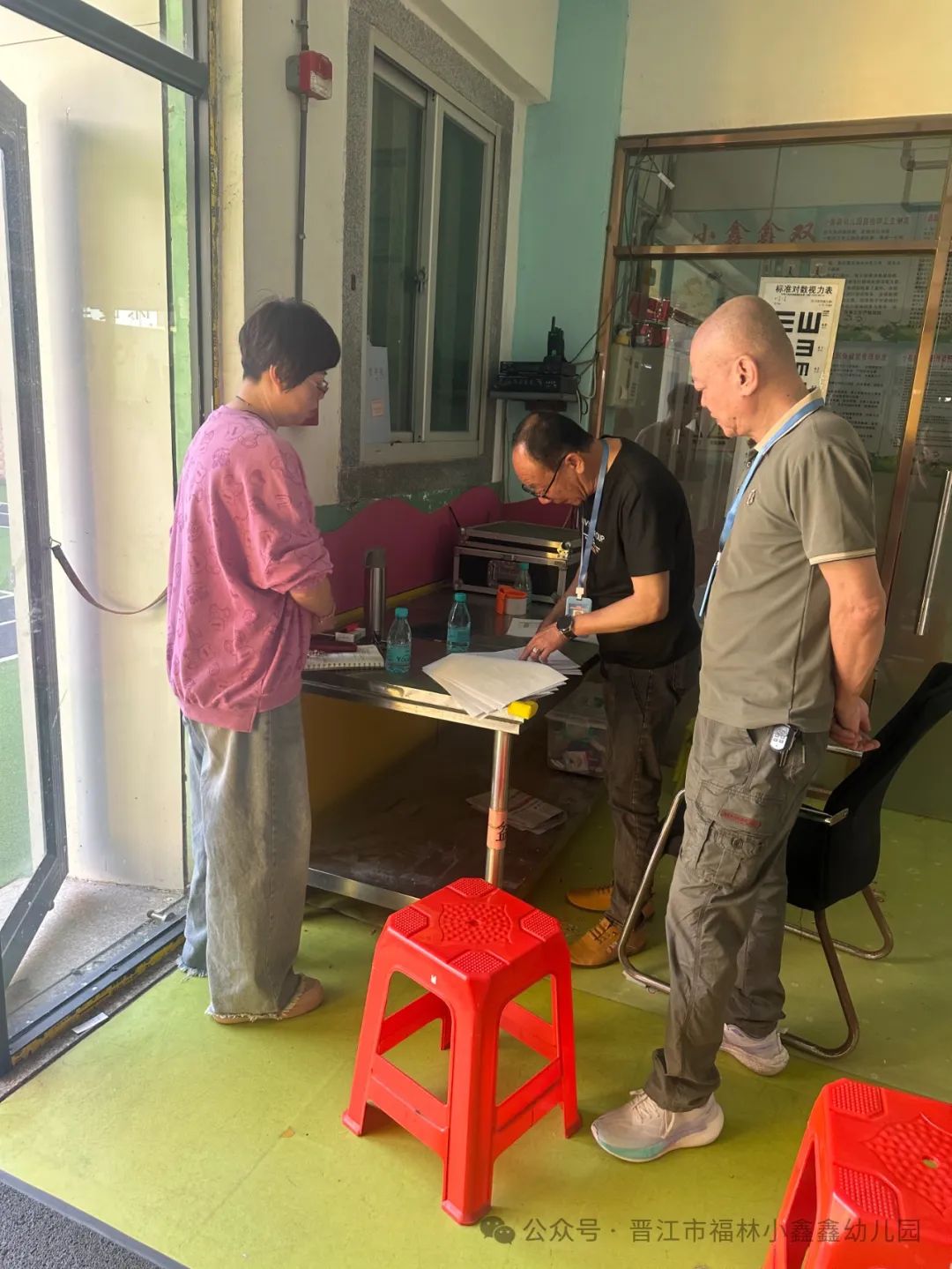 【校車檢查】“平安校車 安全‘童’行”——小鑫鑫幼兒園迎接校車安全檢查