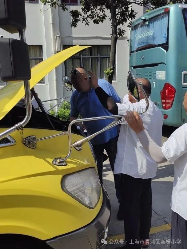 筑牢安全防線,守護生命通道——商榻小學聯合忠斌公司開展校車逃生演練與安全檢查 筑牢安全防線,守護生命通道——商榻小學聯合忠斌公司開展校車逃生演練與安全檢查