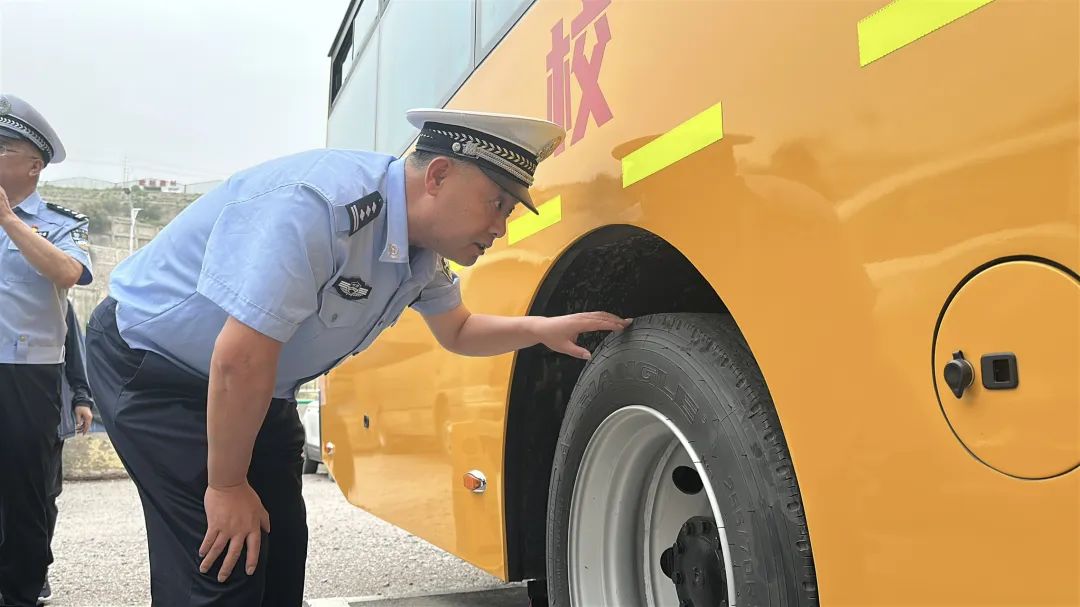 護航開學季 | 蘭州公安交警強化校車安全“大檢查”，擰緊學生出行“安全閥”