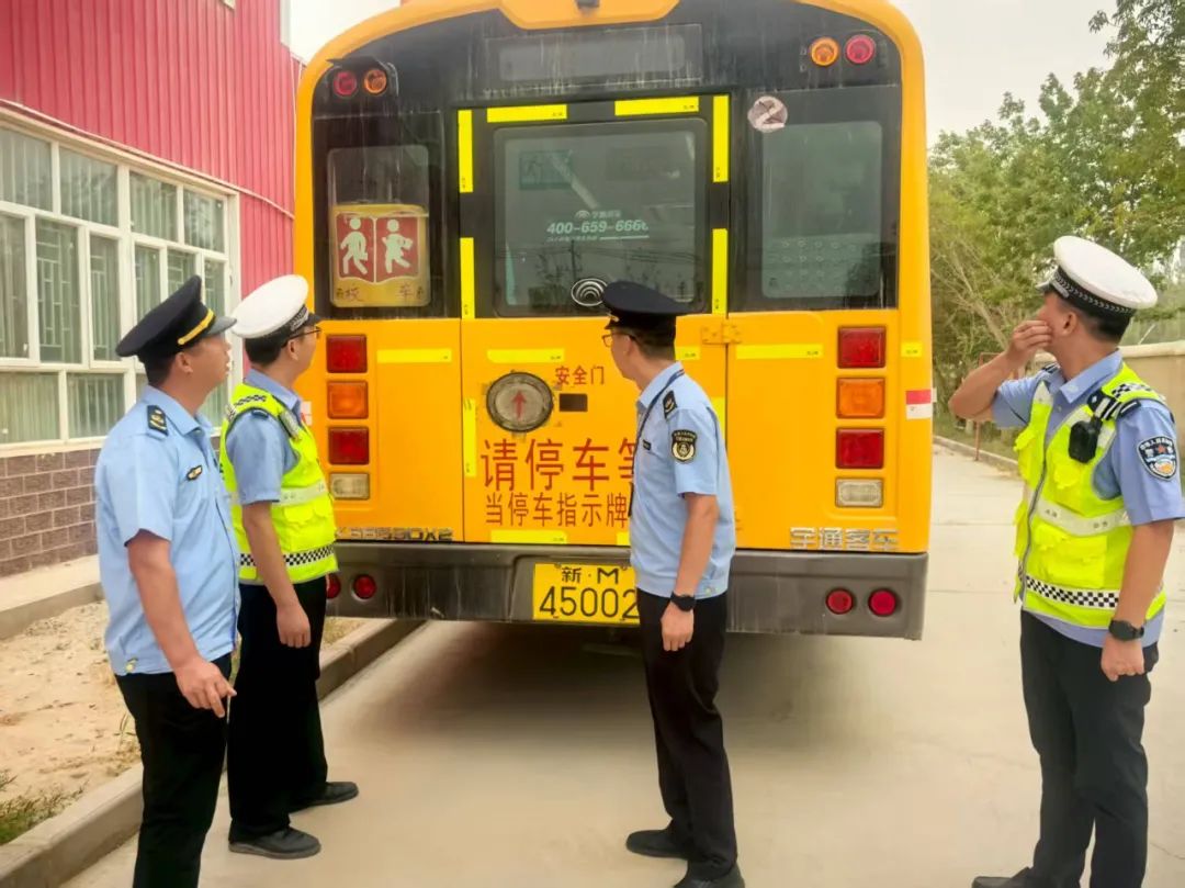 若羌公安交警強化校車安全“大檢查”，擰緊出行“安全閥”！