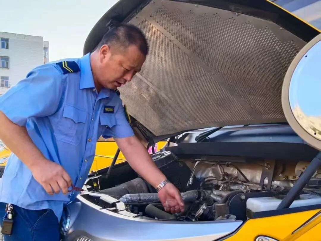 【安全可靠 服務高效】— 歡迎您乘坐西青校車