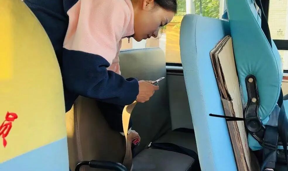 筑牢校車安全 守護成長之路 —— 紅蓮湖第二幼兒園校車安全應(yīng)急演練活動