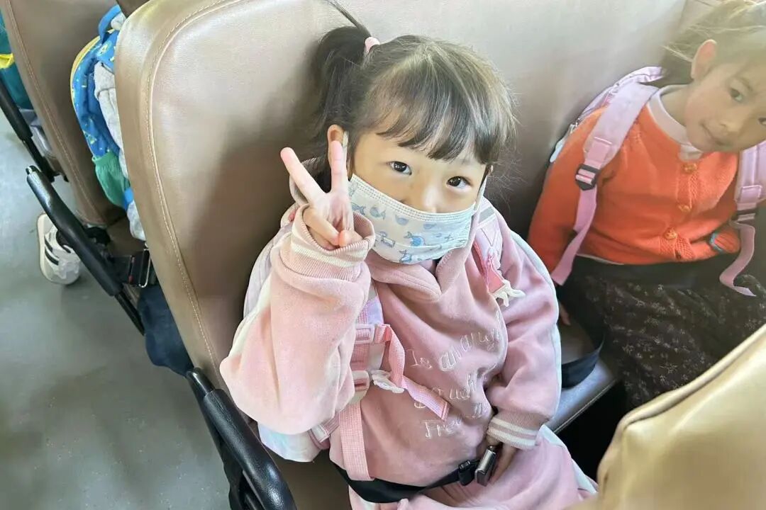 筑牢校車安全 守護成長之路 —— 紅蓮湖第二幼兒園校車安全應(yīng)急演練活動