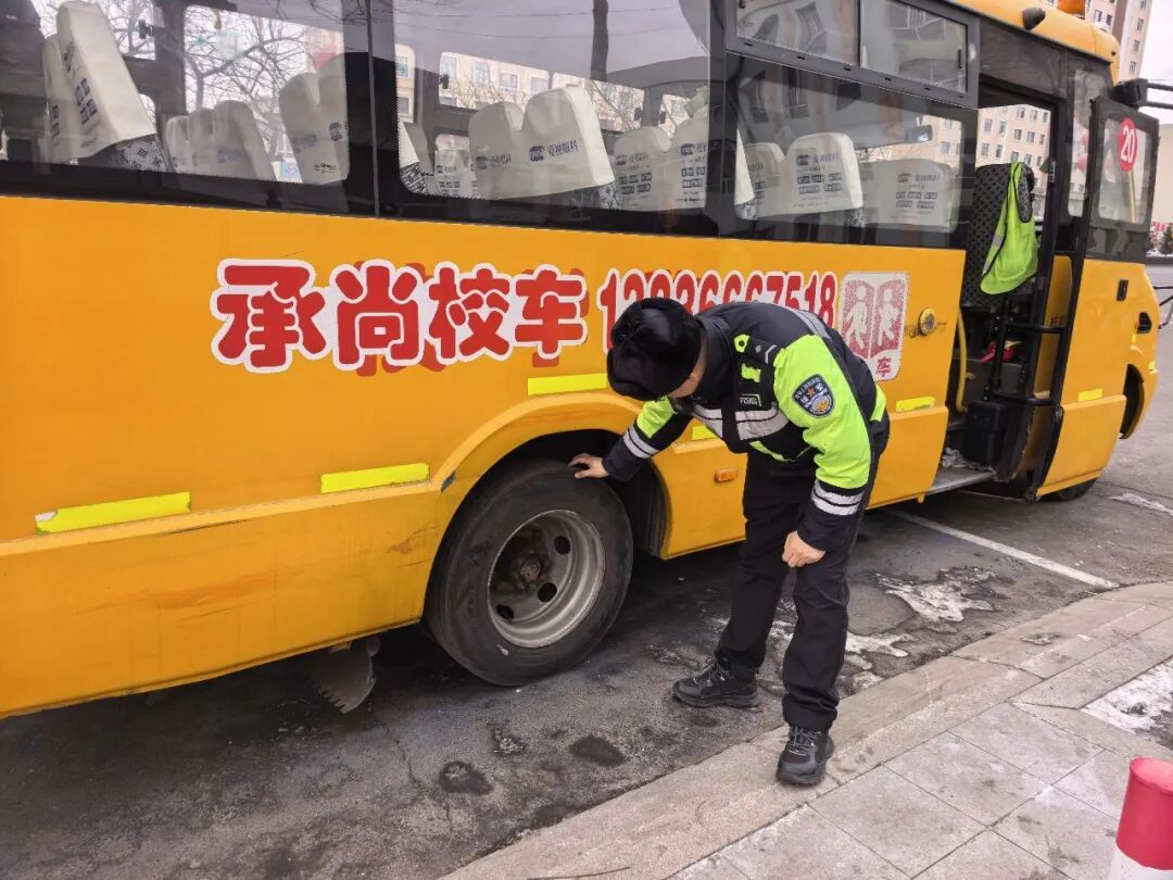 開學(xué)季（三）| 東風(fēng)大隊(duì)開展校車及校園周邊交通安全隱患大排查