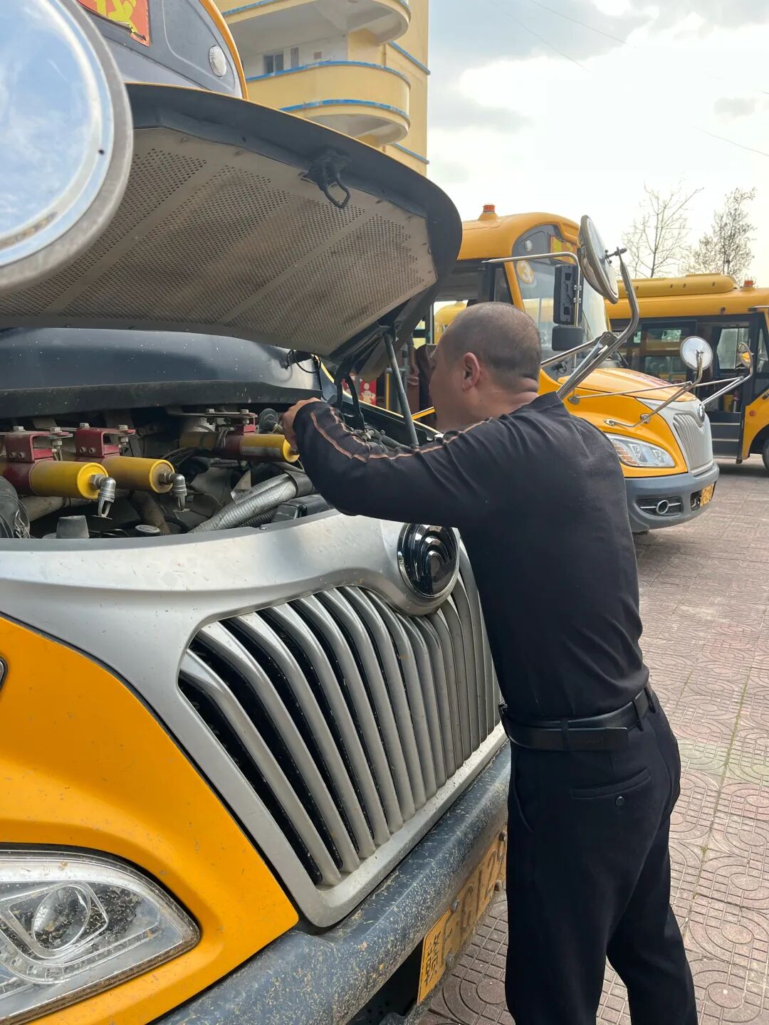 為愛護(hù)航 校車安全伴我行 | 2026年雛飛小學(xué)校車安全演練 為愛護(hù)航 校車安全伴我行 | 2026年雛飛小學(xué)校車安全演練