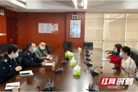 嚴把校車“安全關” 天元區約談3所幼兒園 嚴把校車“安全關” 天元區約談3所幼兒園