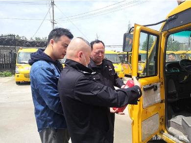 常德交警直屬二大隊：嚴守校車安全關 筑牢復學“防護網”