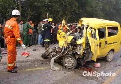 中美實(shí)力對(duì)比之校車版(圖)