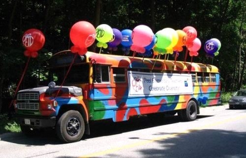 中美實(shí)力對(duì)比之校車版(圖)