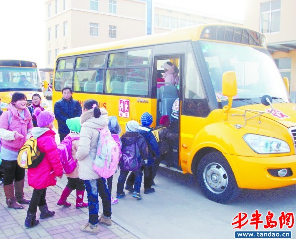 膠南“小鼻子”校車上路(圖)