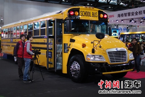 23家校車企業(yè)北京“斗法” 高科技裝置幾成標配