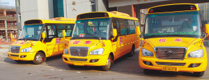 “大鼻子”校車“一車難求”(圖)