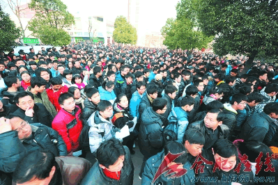 高校“掐尖戰”時事新聞多 校車安全成考題