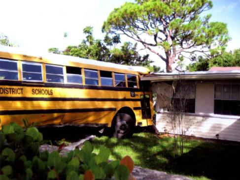 美國校車：一項(xiàng)延續(xù)百余年的安全工程(圖)