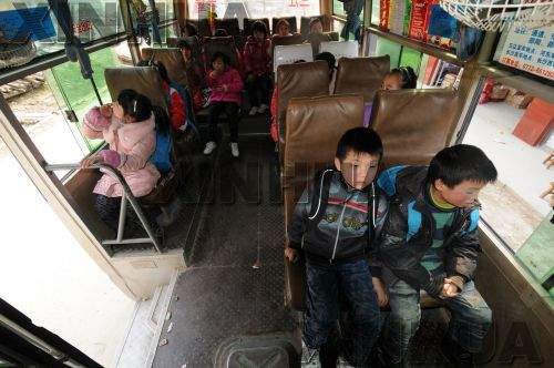 廣西校車駛進偏遠侗鄉