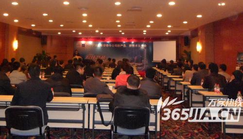 宇通2012四大系列新品在肥推出 黃色“長鼻子”校車最博眼球