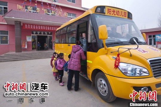 校車優先政策 道路運管部門要引導駕駛員讓行校